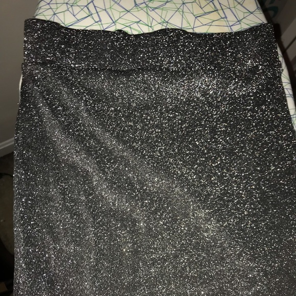 GLITTERY MINI SKIRT FOREVER 21 SMALL - Picture 2 of 3